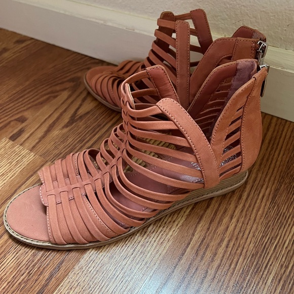 Peekaboo sandals - Picture 5 of 6